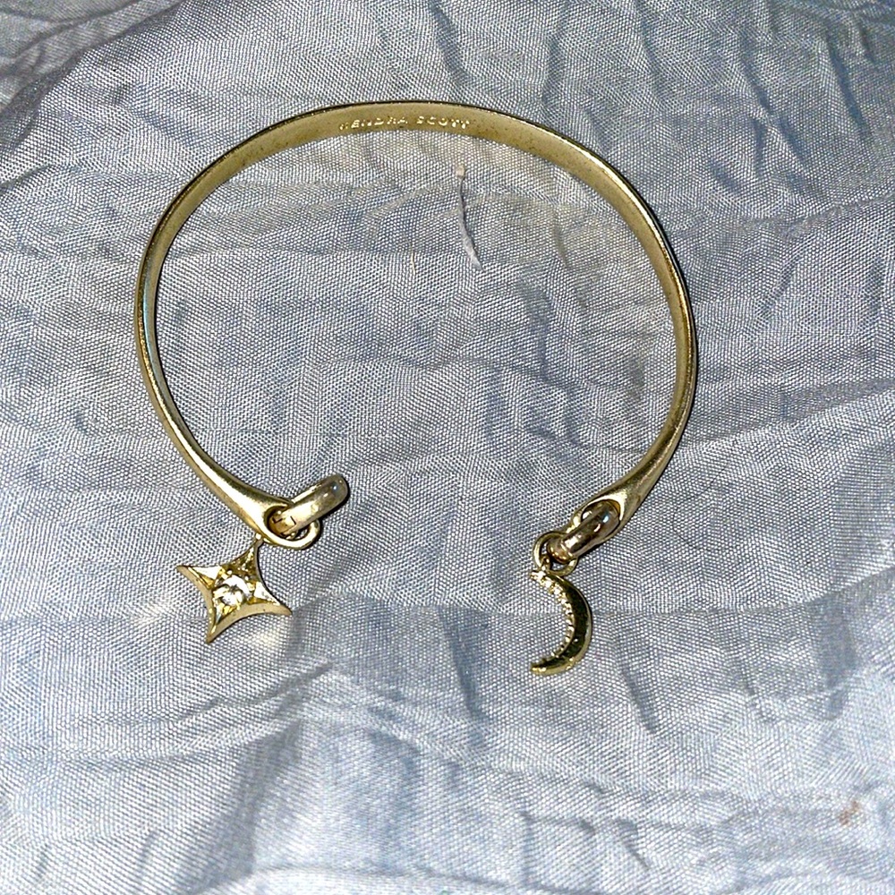 KENDRA SCOTT charm pinch bracelet gold tone
